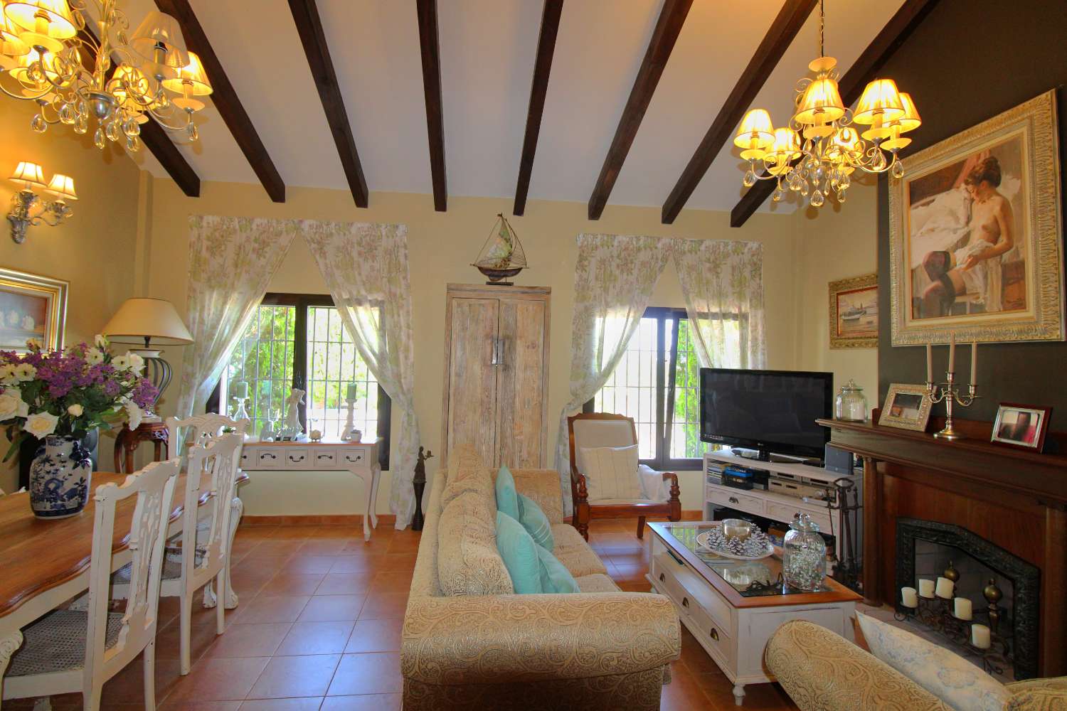 Villa Independiente con Gran Parcela y Encanto Natural en Pinos de Alhaurín