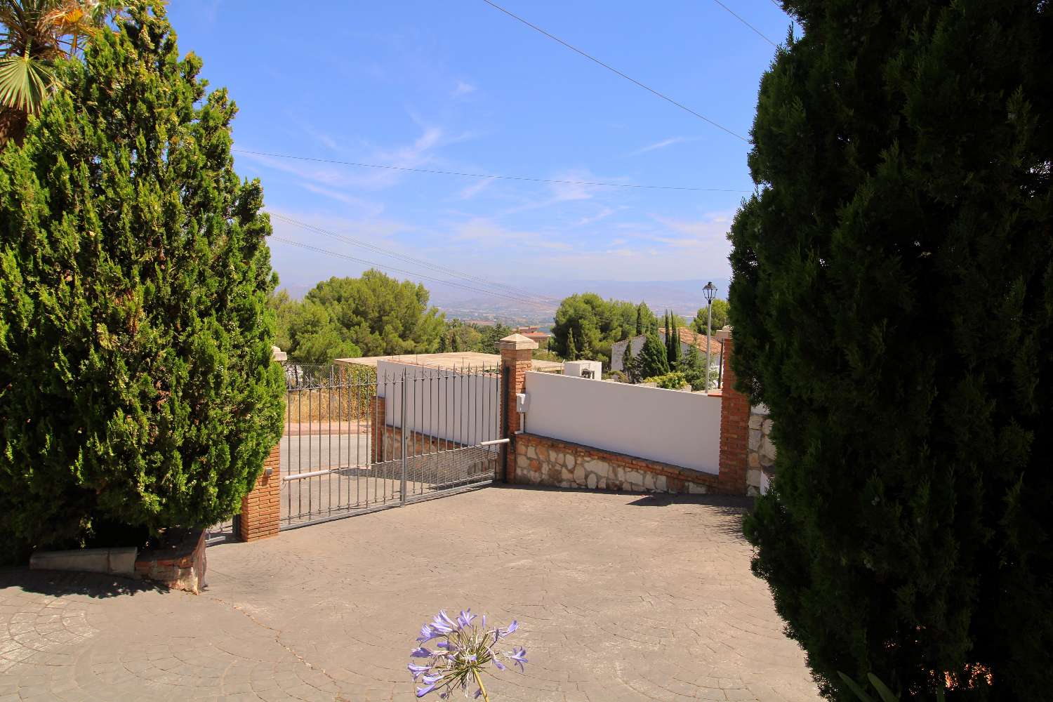 Villa Independiente con Gran Parcela y Encanto Natural en Pinos de Alhaurín