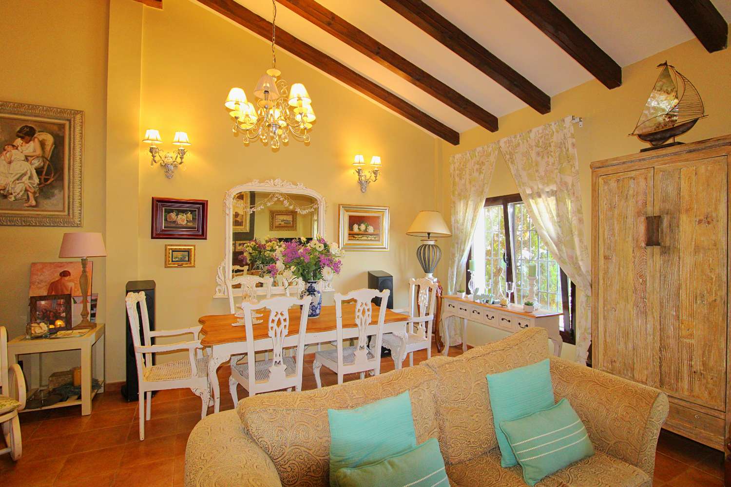 Villa Independiente con Gran Parcela y Encanto Natural en Pinos de Alhaurín
