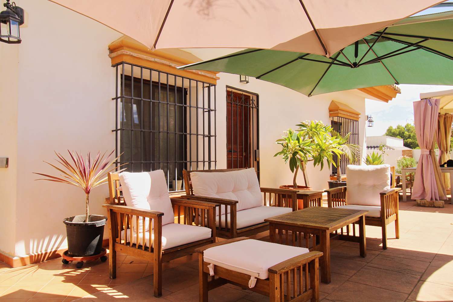 Villa Independiente con Gran Parcela y Encanto Natural en Pinos de Alhaurín