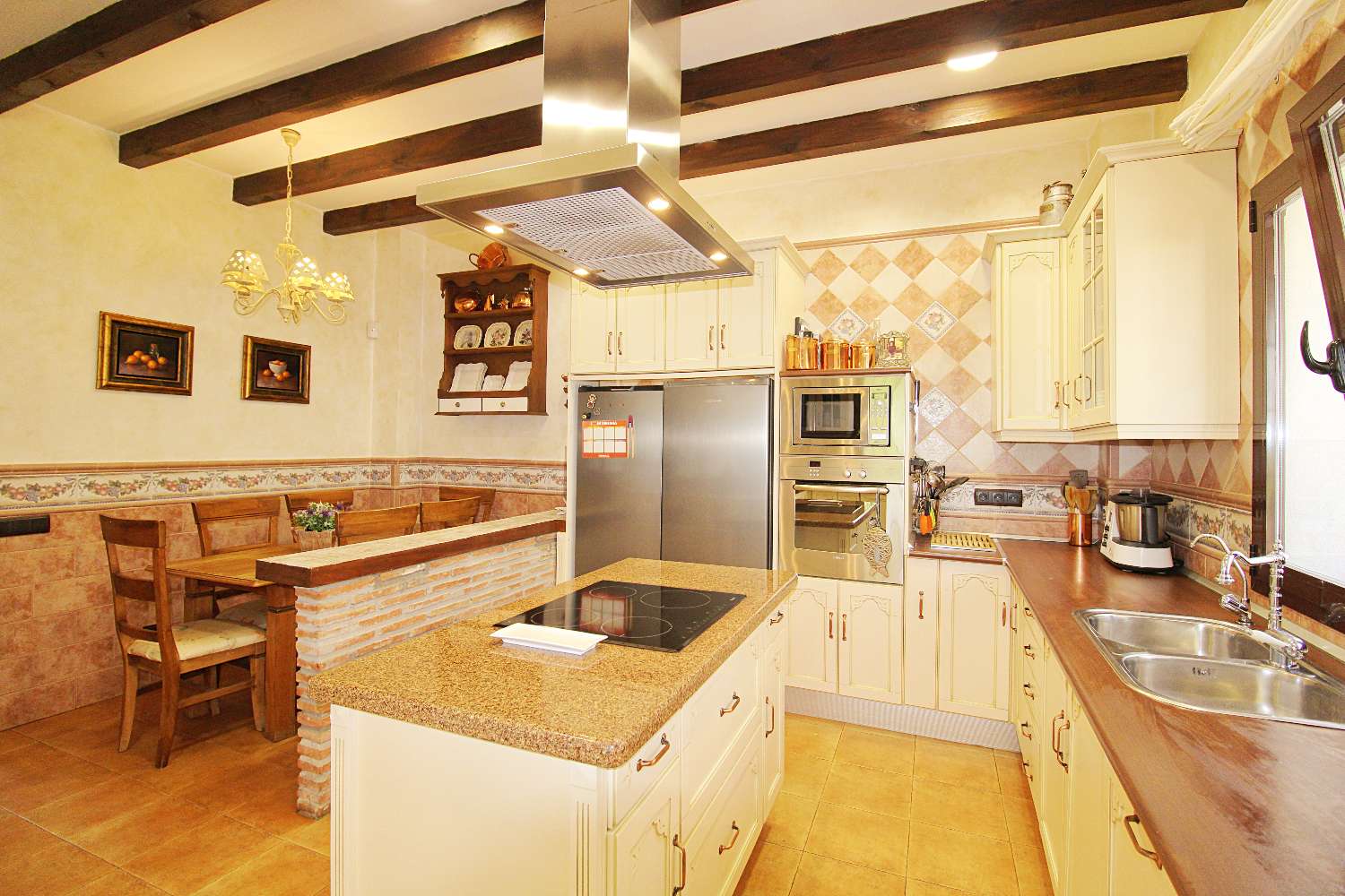 Villa Independiente con Gran Parcela y Encanto Natural en Pinos de Alhaurín