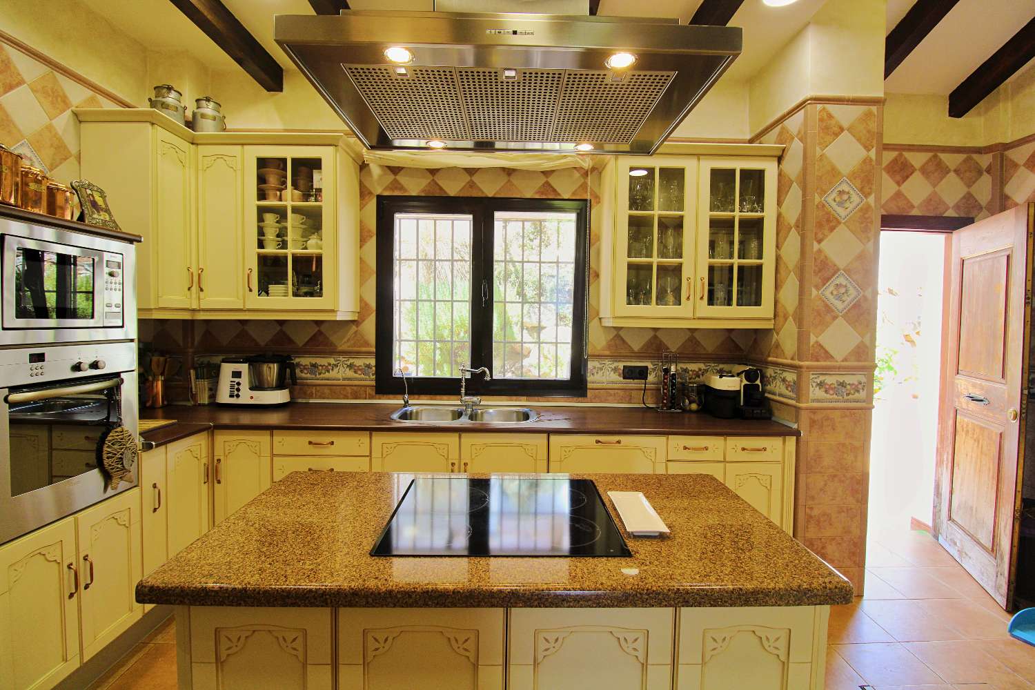 Villa Independiente con Gran Parcela y Encanto Natural en Pinos de Alhaurín