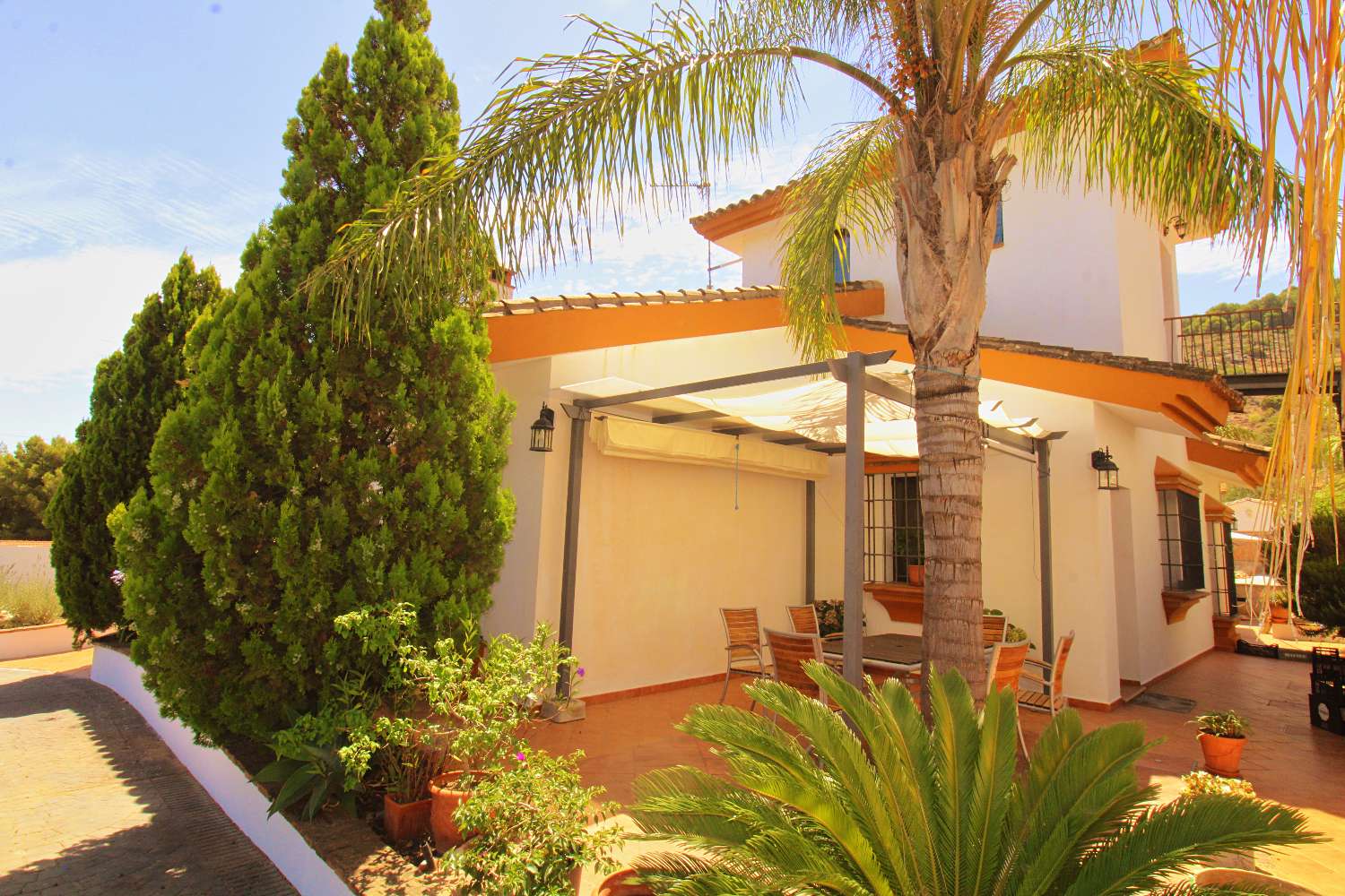 Villa Independiente con Gran Parcela y Encanto Natural en Pinos de Alhaurín