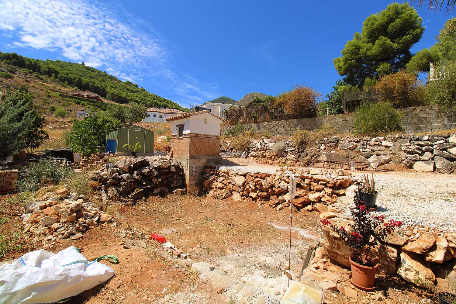 Villa Independiente con Gran Parcela y Encanto Natural en Pinos de Alhaurín