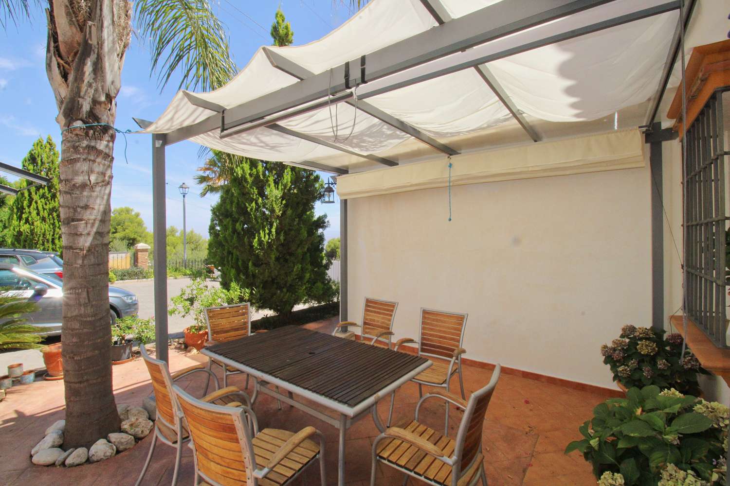 Villa Independiente con Gran Parcela y Encanto Natural en Pinos de Alhaurín
