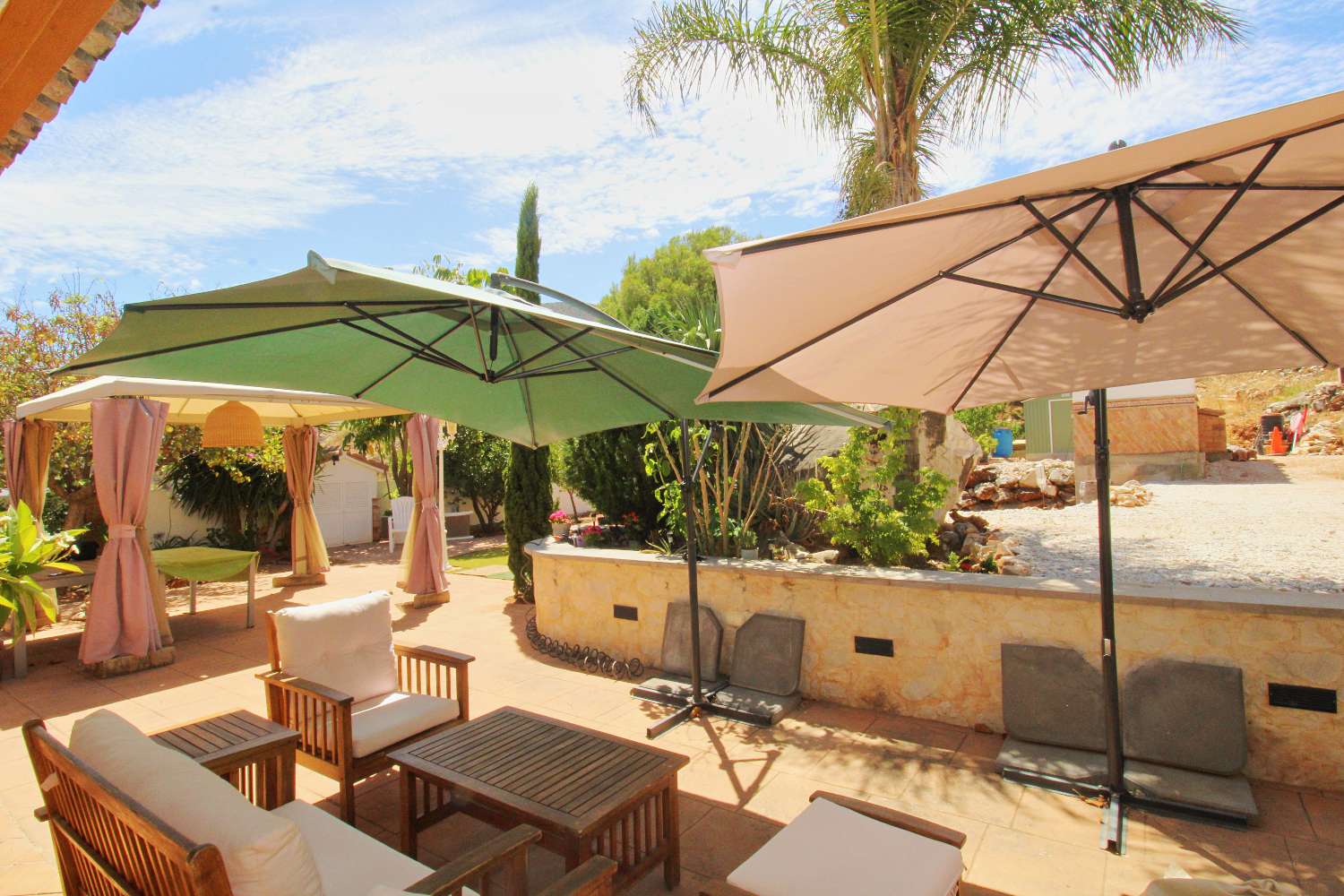 Villa Independiente con Gran Parcela y Encanto Natural en Pinos de Alhaurín