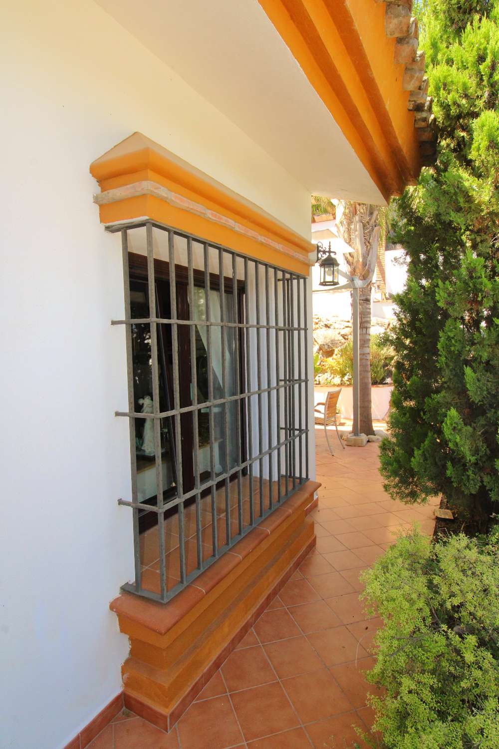 Villa Independiente con Gran Parcela y Encanto Natural en Pinos de Alhaurín