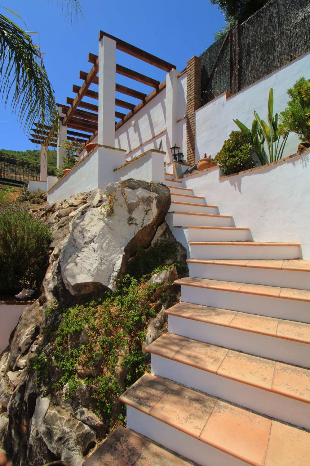Villa Independiente con Gran Parcela y Encanto Natural en Pinos de Alhaurín