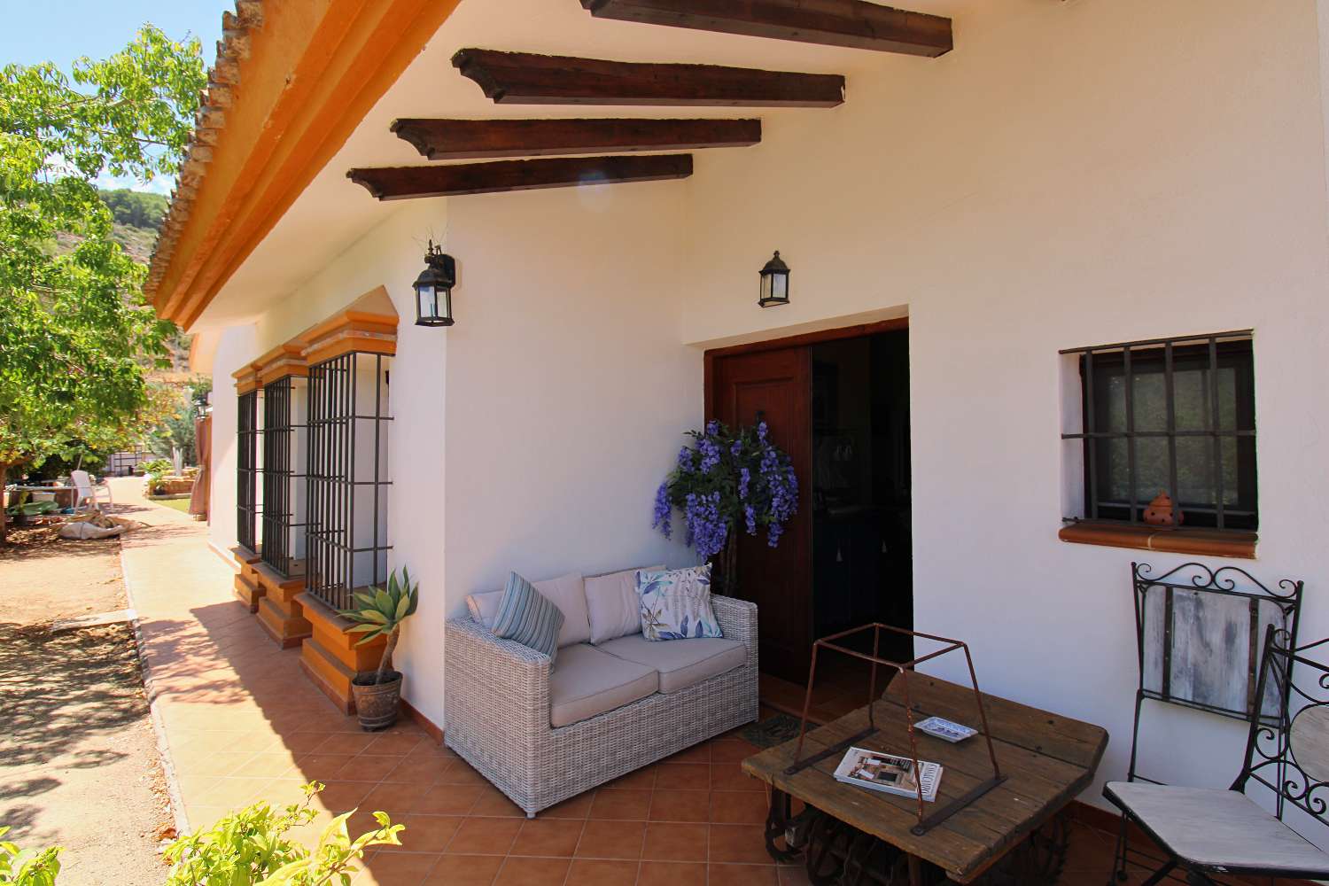 Villa Independiente con Gran Parcela y Encanto Natural en Pinos de Alhaurín
