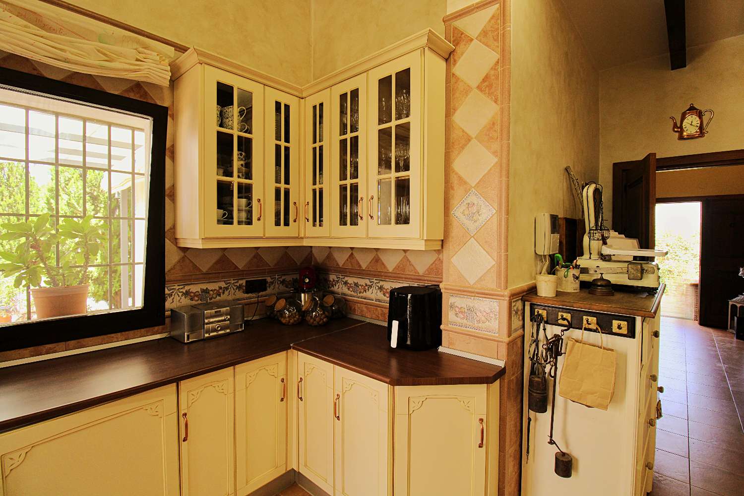 Villa Independiente con Gran Parcela y Encanto Natural en Pinos de Alhaurín