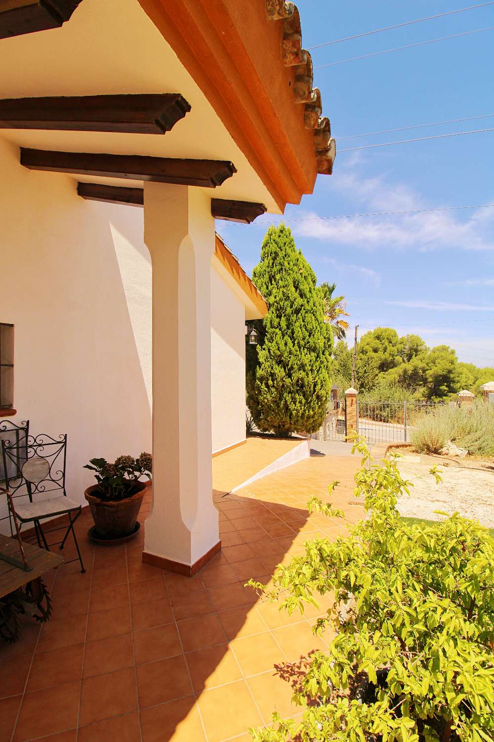 Villa Independiente con Gran Parcela y Encanto Natural en Pinos de Alhaurín