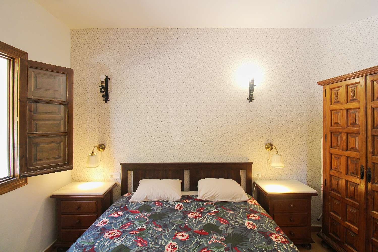 Rural house with tourist license, swimming pool and large plot in Periana
