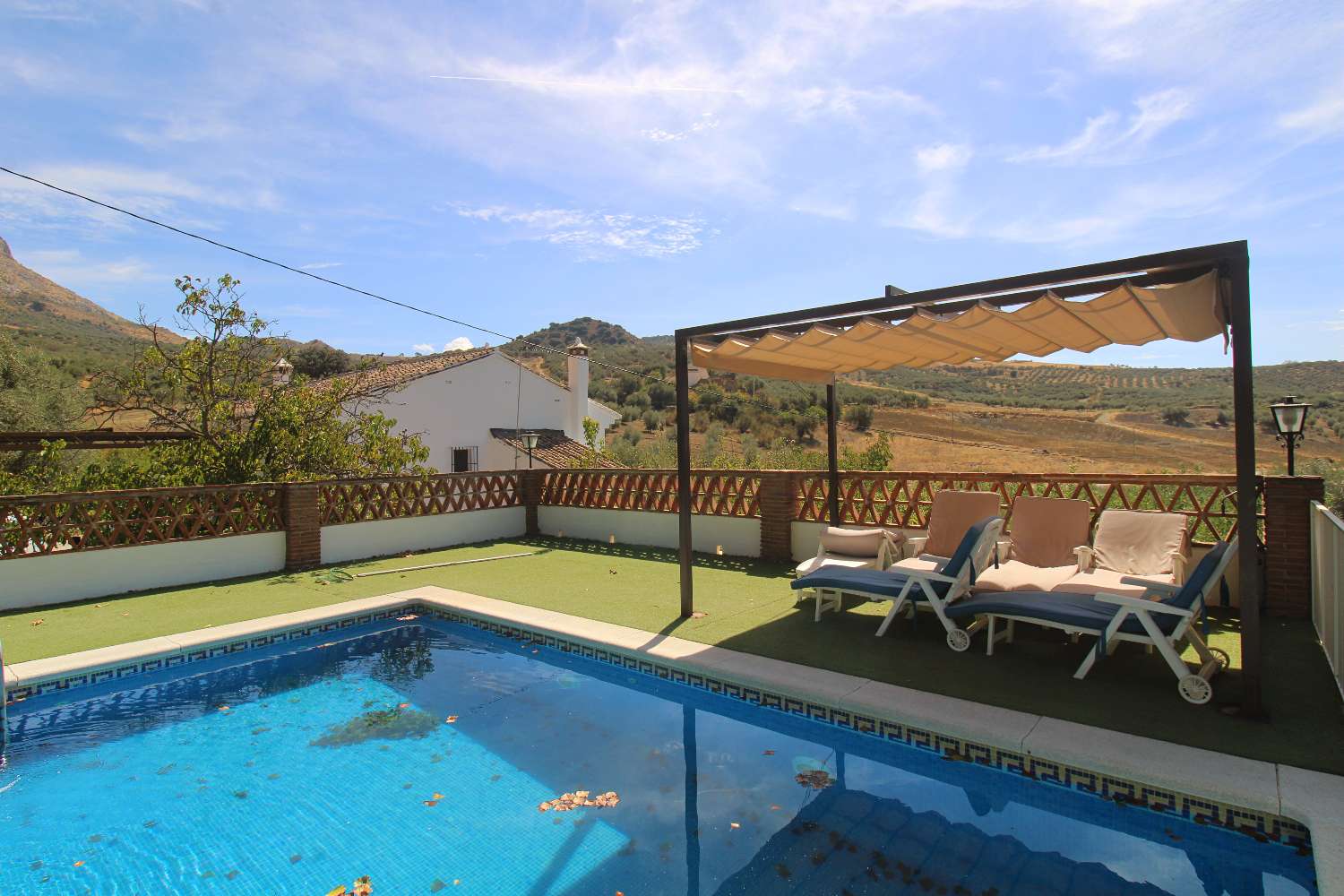 Rural house with tourist license, swimming pool and large plot in Periana