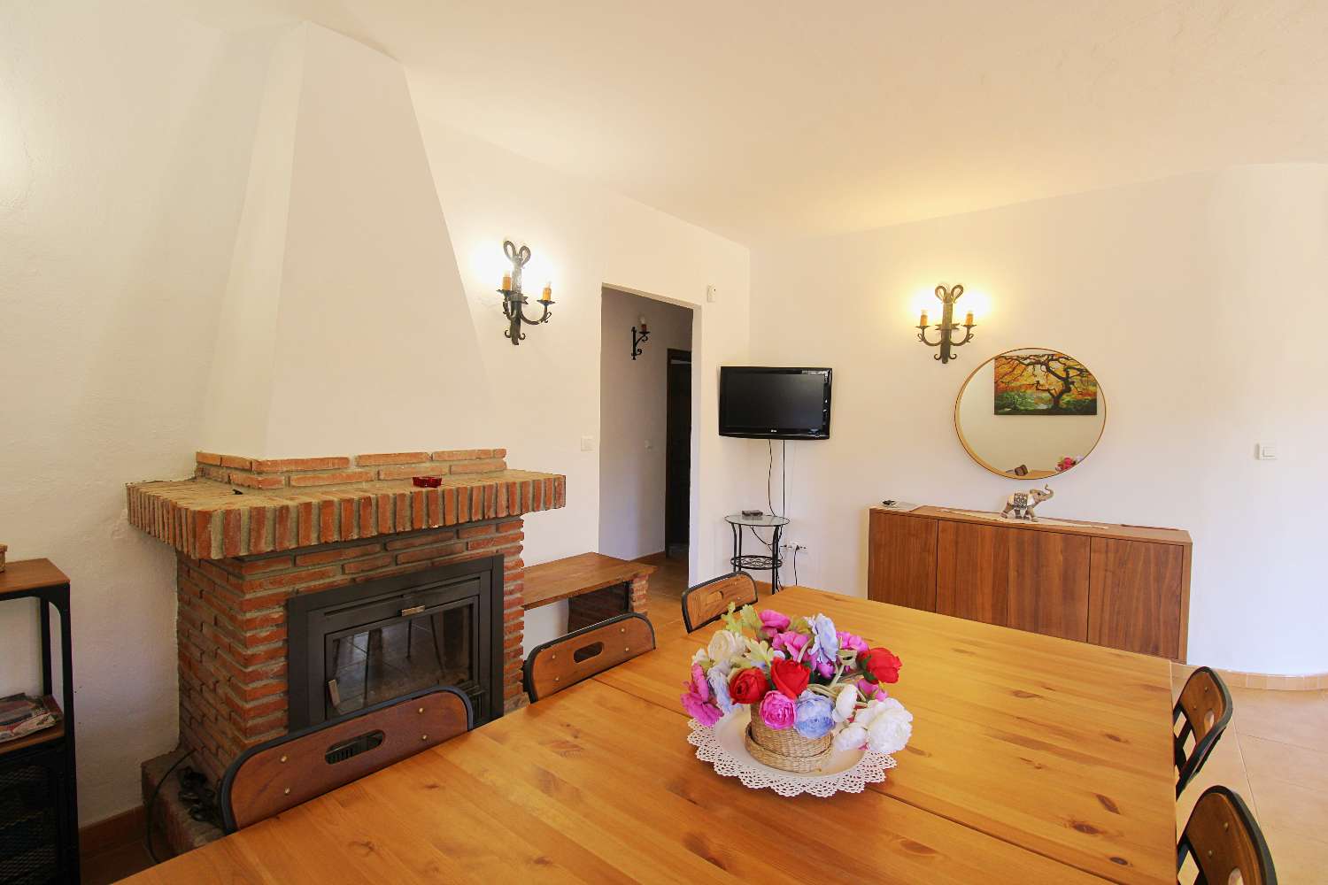 Rural house with tourist license, swimming pool and large plot in Periana