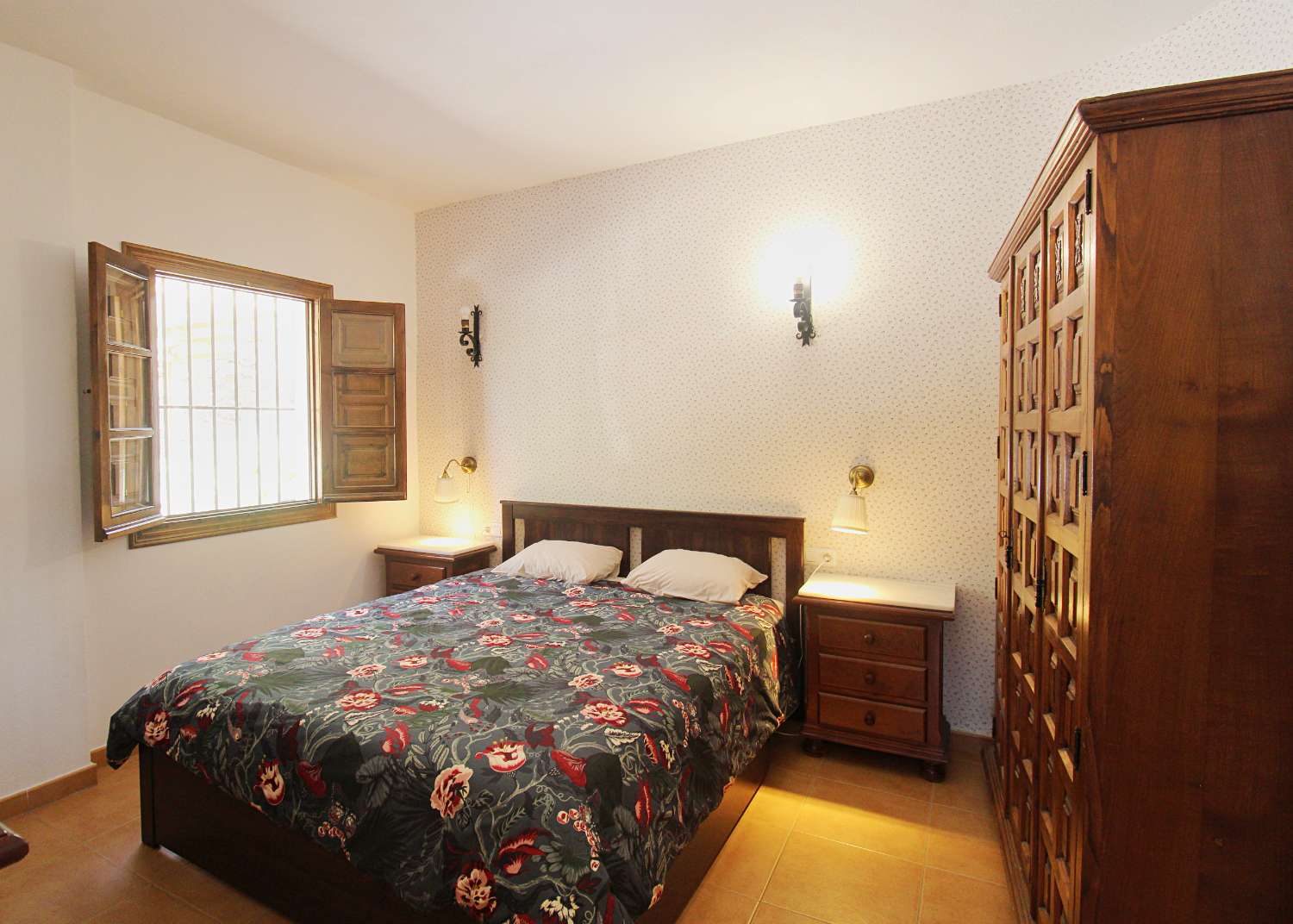 Rural house with tourist license, swimming pool and large plot in Periana
