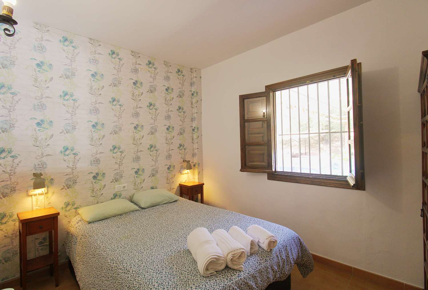Rural house with tourist license, swimming pool and large plot in Periana