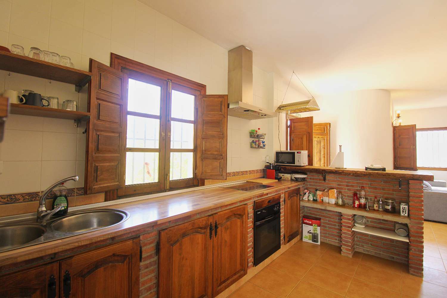 Rural house with tourist license, swimming pool and large plot in Periana