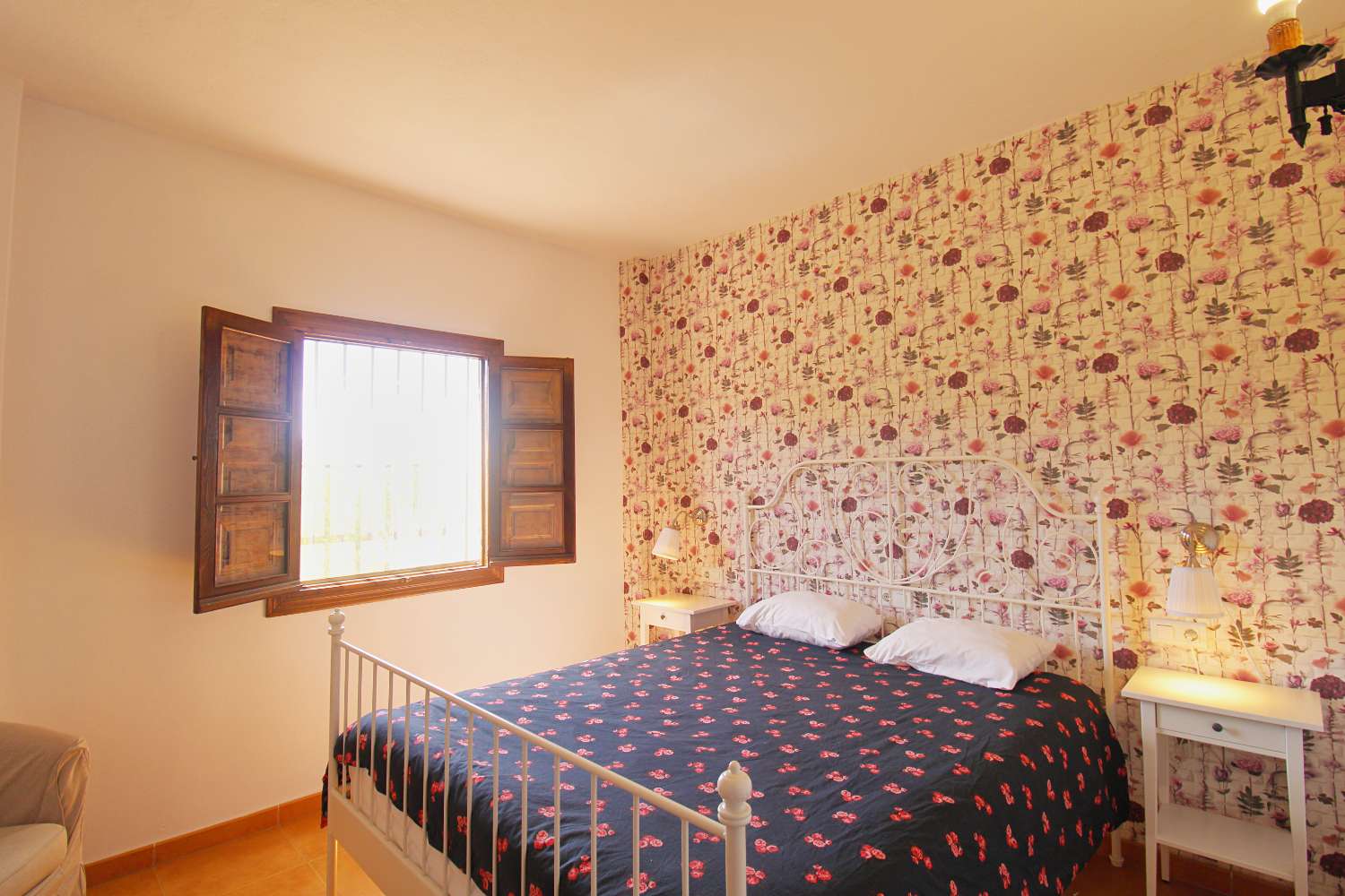 Rural house with tourist license, swimming pool and large plot in Periana