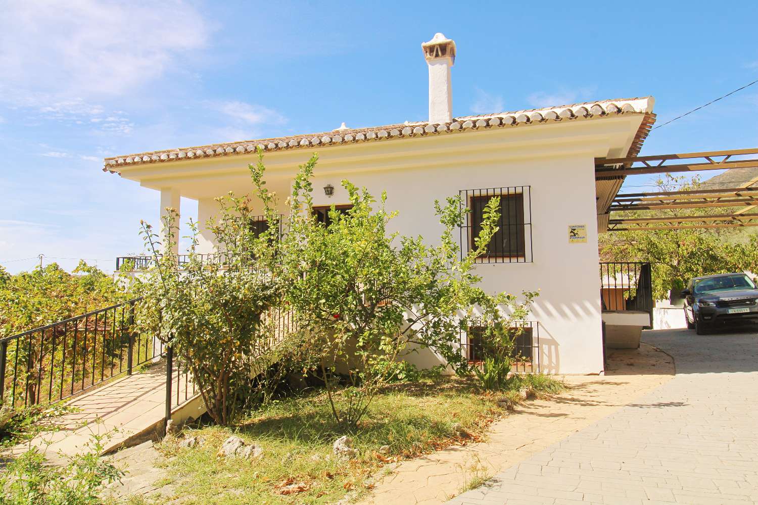Rural house with tourist license, swimming pool and large plot in Periana