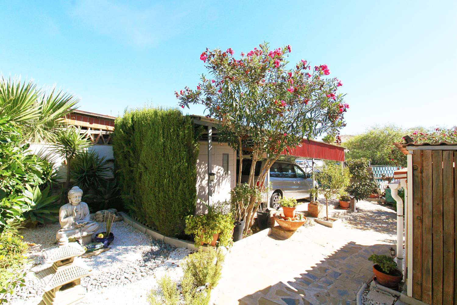 Charming villa-bungalow with sea views and guest apartment in Mijas Costa