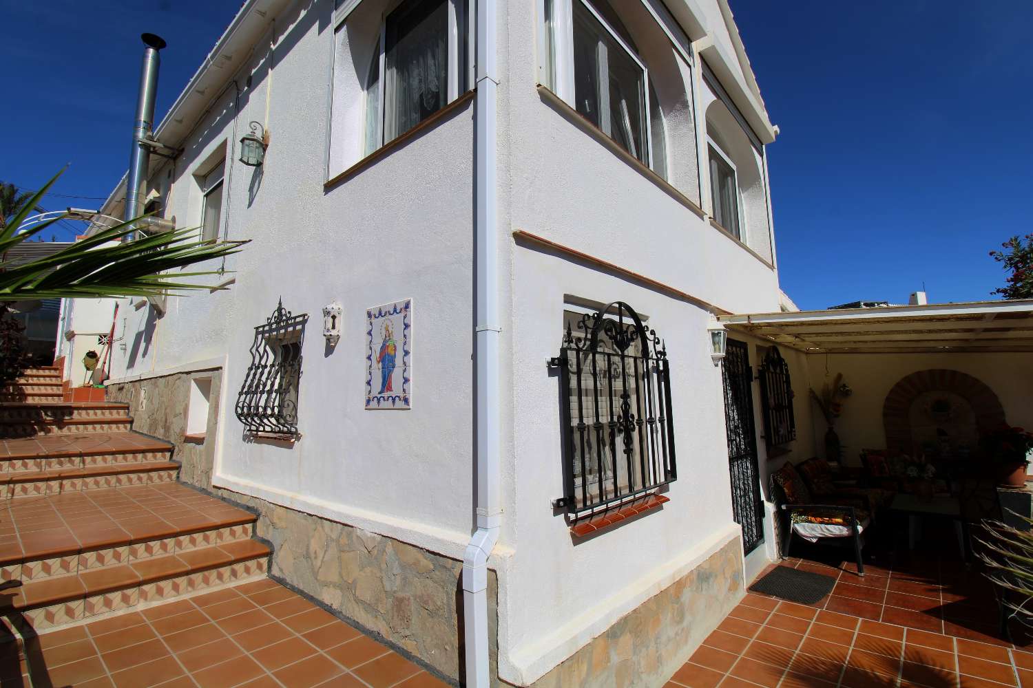 Charming villa-bungalow with sea views and guest apartment in Mijas Costa