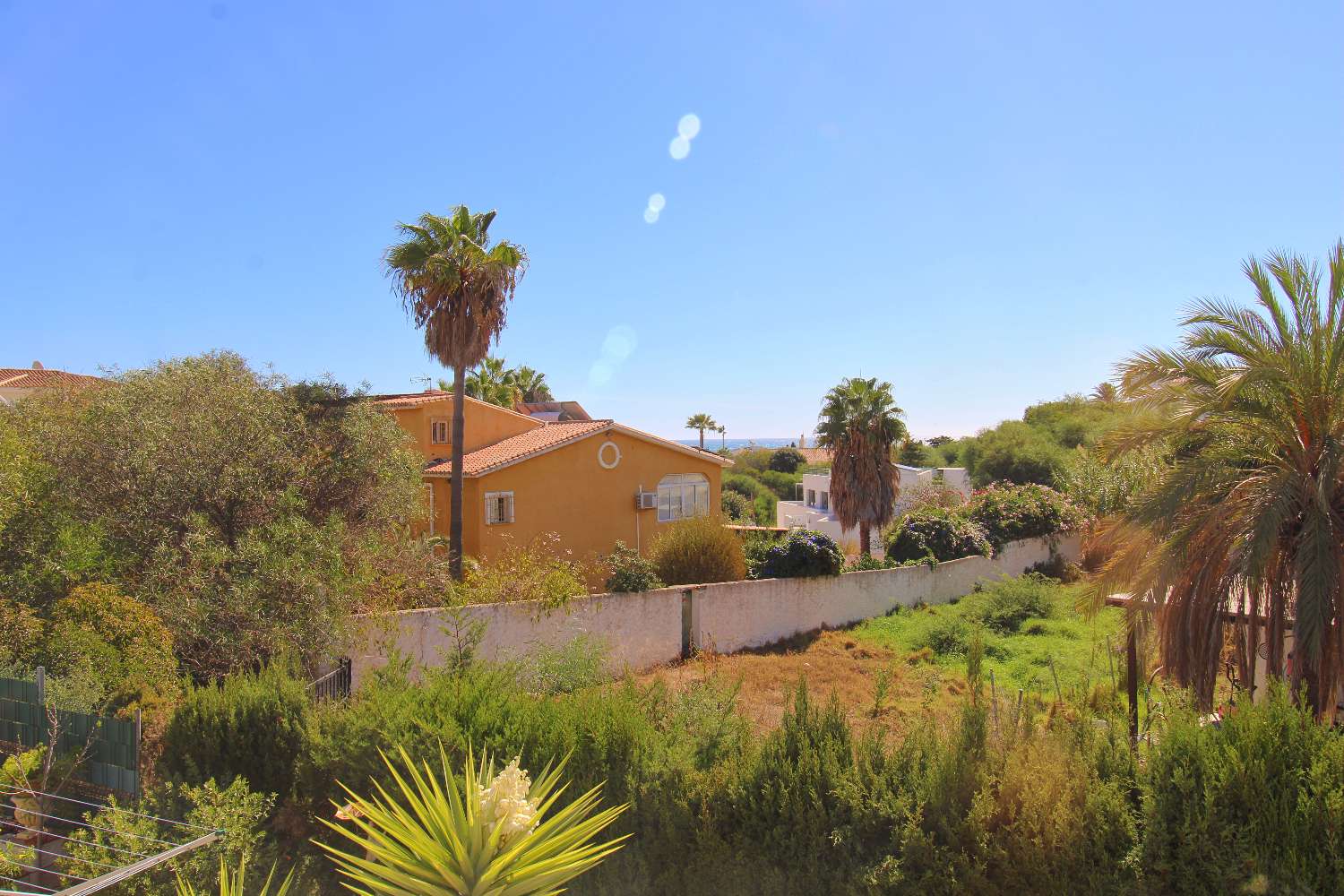 Charming villa-bungalow with sea views and guest apartment in Mijas Costa