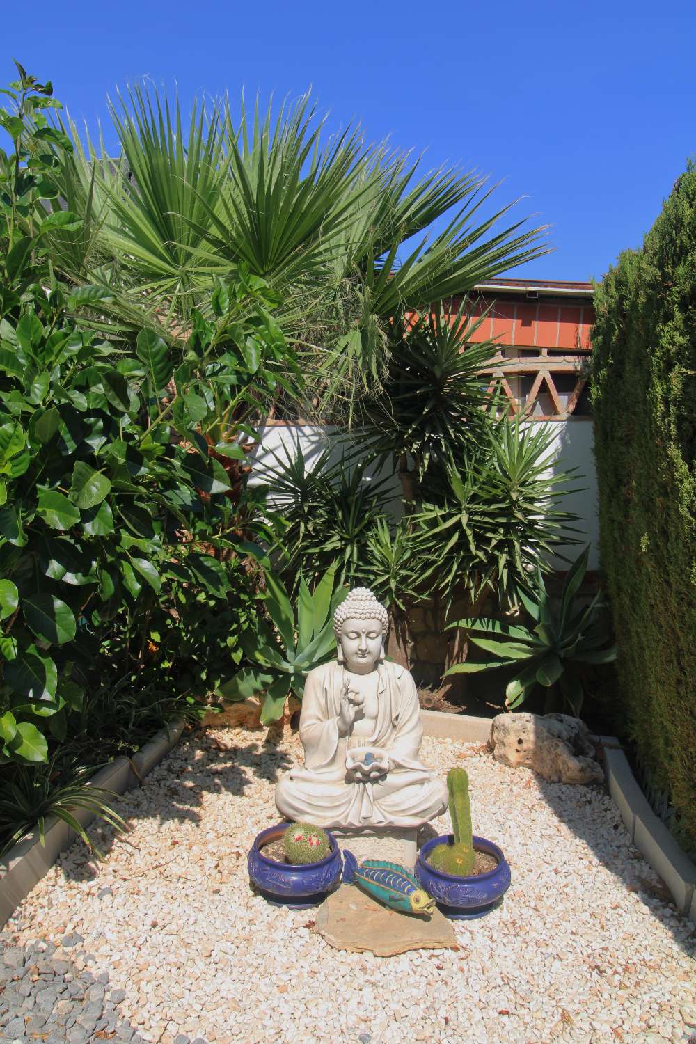 Charming villa-bungalow with sea views and guest apartment in Mijas Costa