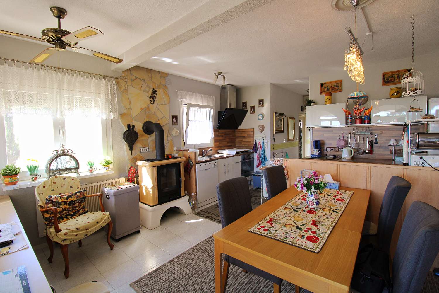 Charming villa-bungalow with sea views and guest apartment in Mijas Costa
