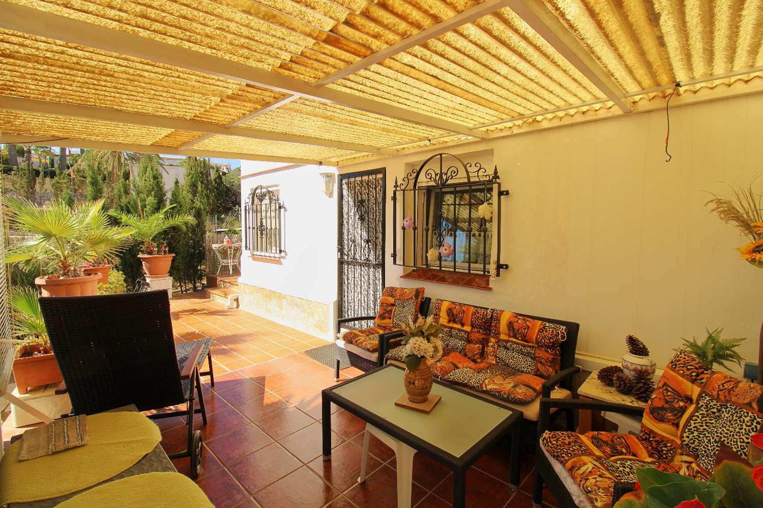 Charming villa-bungalow with sea views and guest apartment in Mijas Costa