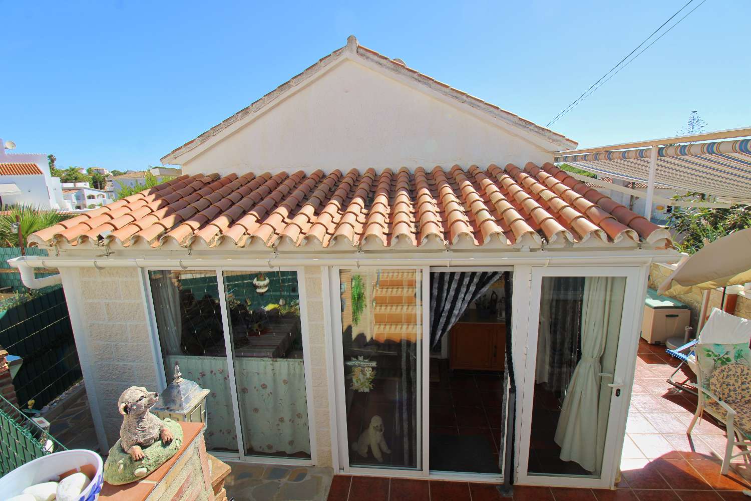Charming villa-bungalow with sea views and guest apartment in Mijas Costa