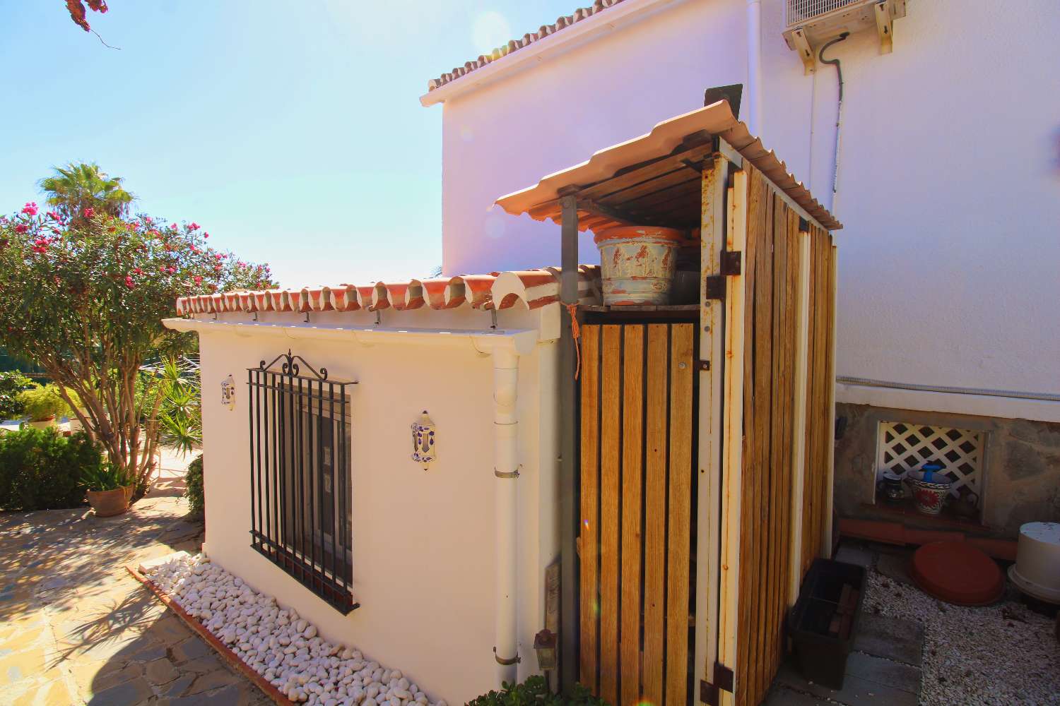 Charming villa-bungalow with sea views and guest apartment in Mijas Costa