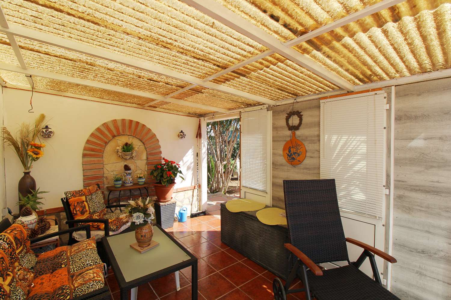 Charming villa-bungalow with sea views and guest apartment in Mijas Costa