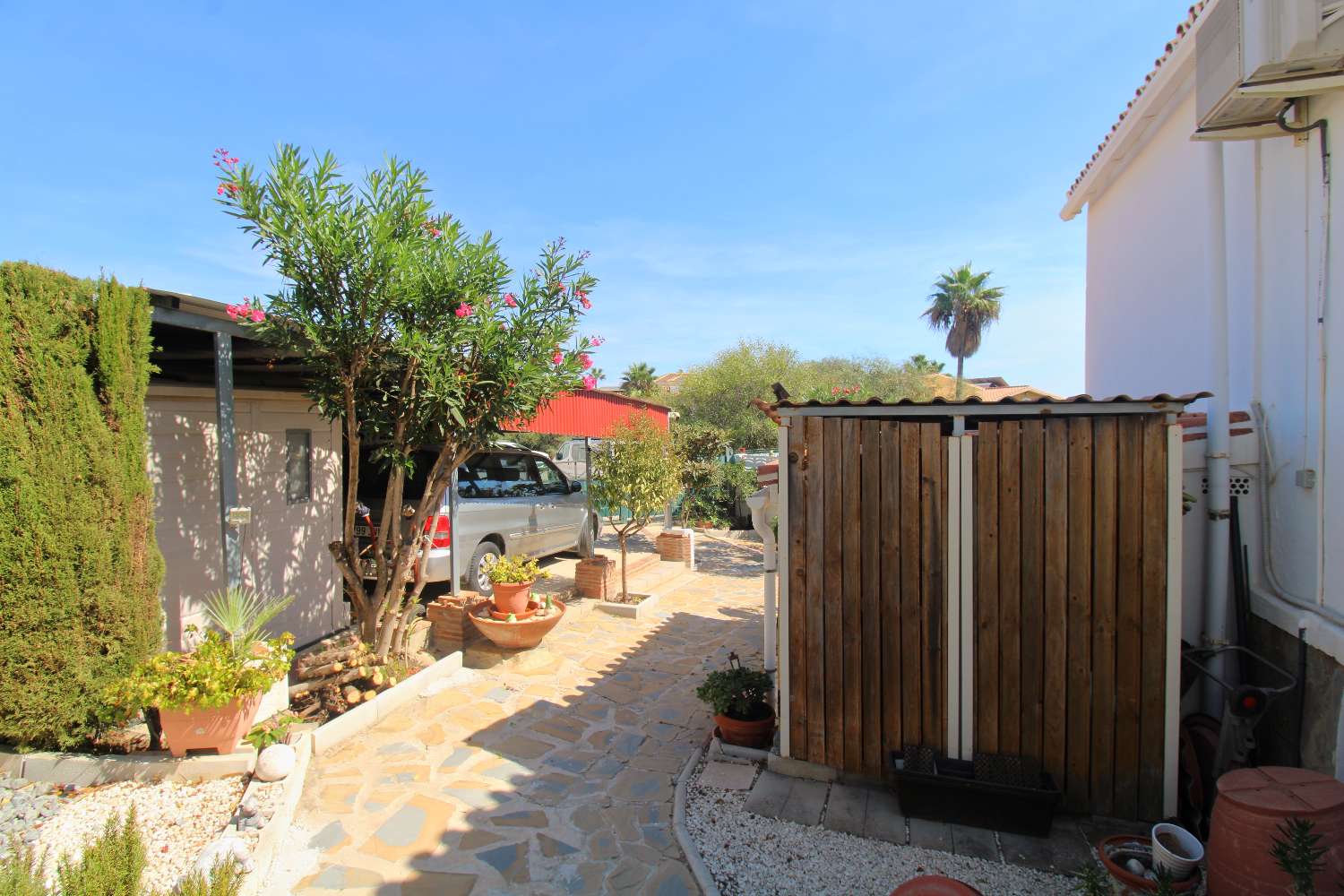 Charming villa-bungalow with sea views and guest apartment in Mijas Costa