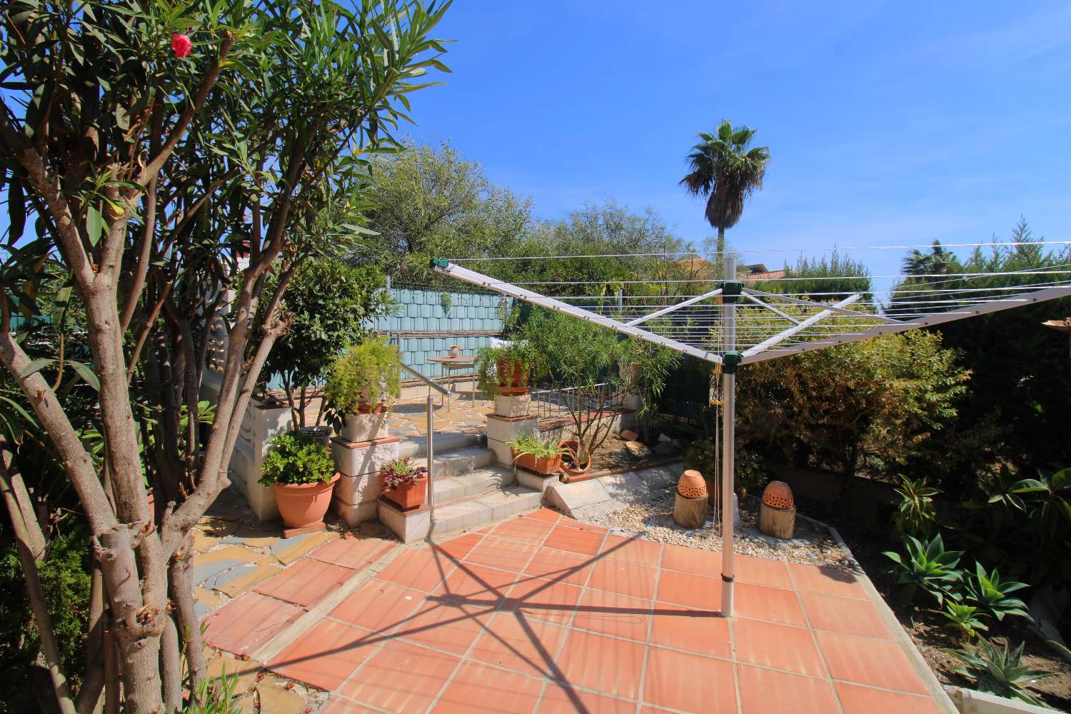 Charming villa-bungalow with sea views and guest apartment in Mijas Costa