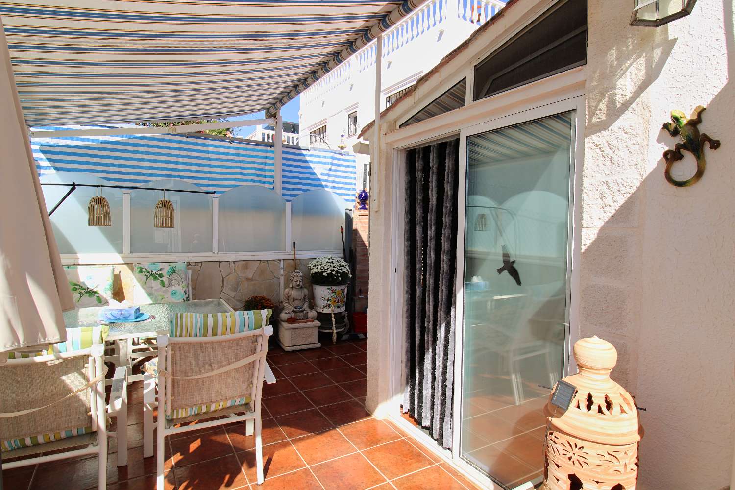 Charming villa-bungalow with sea views and guest apartment in Mijas Costa