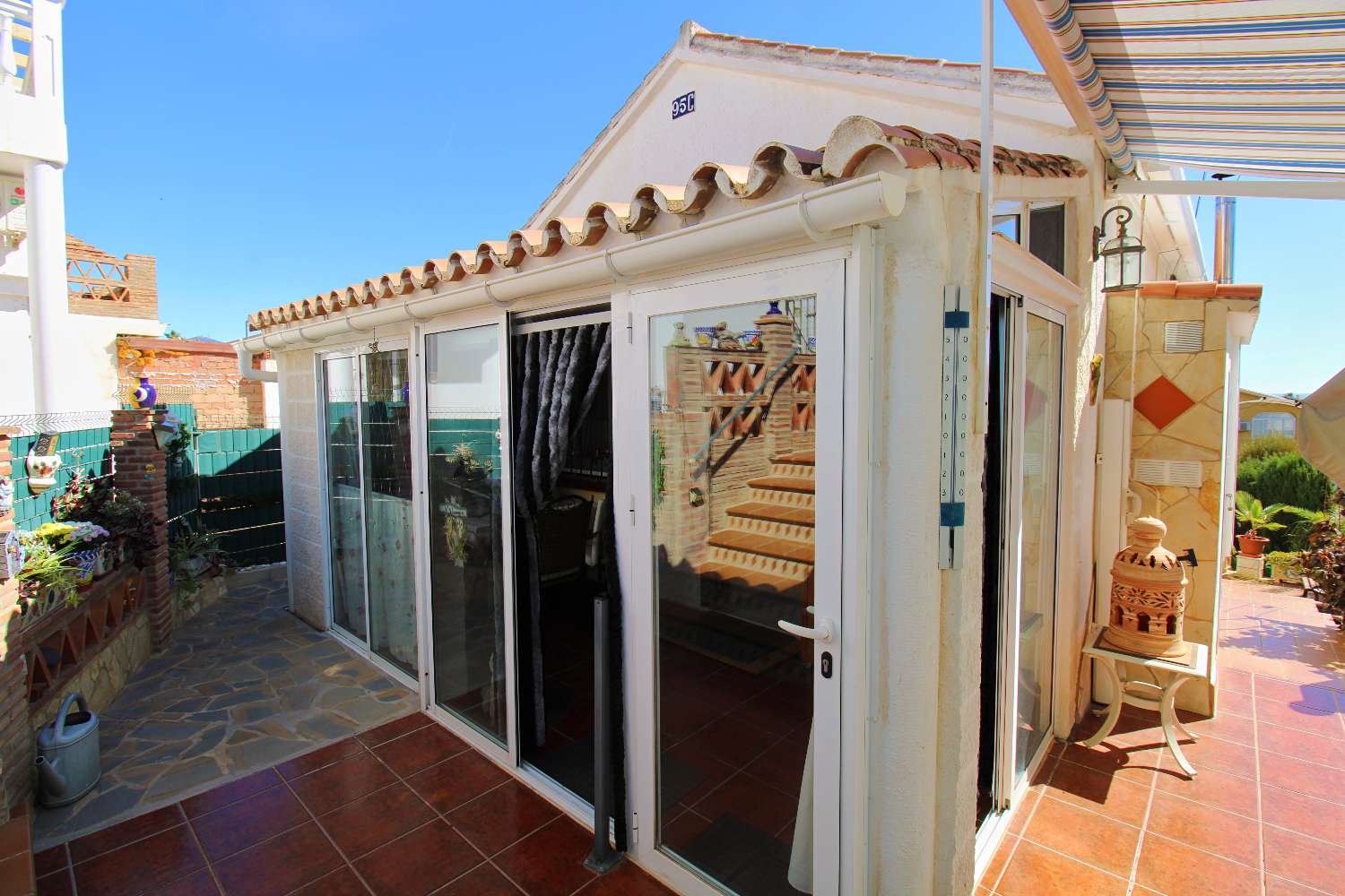 Charming villa-bungalow with sea views and guest apartment in Mijas Costa