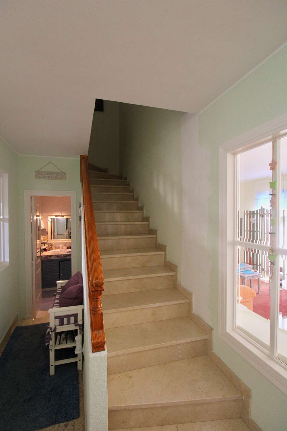 Charming semi-detached house with basement and garden in La Capellanía