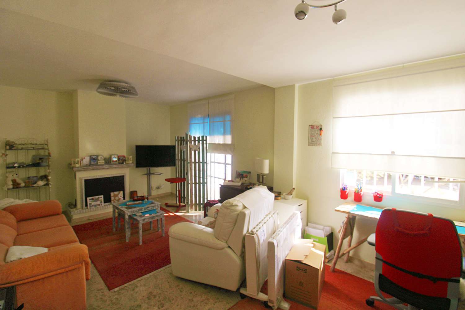 Charming semi-detached house with basement and garden in La Capellanía