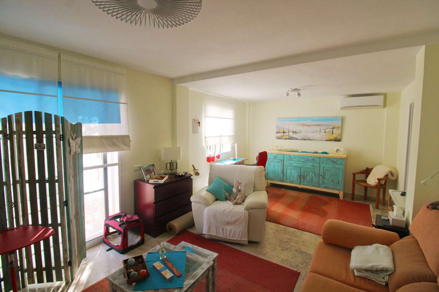 Charming semi-detached house with basement and garden in La Capellanía