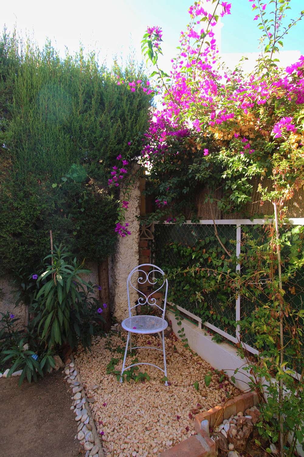Charming semi-detached house with basement and garden in La Capellanía
