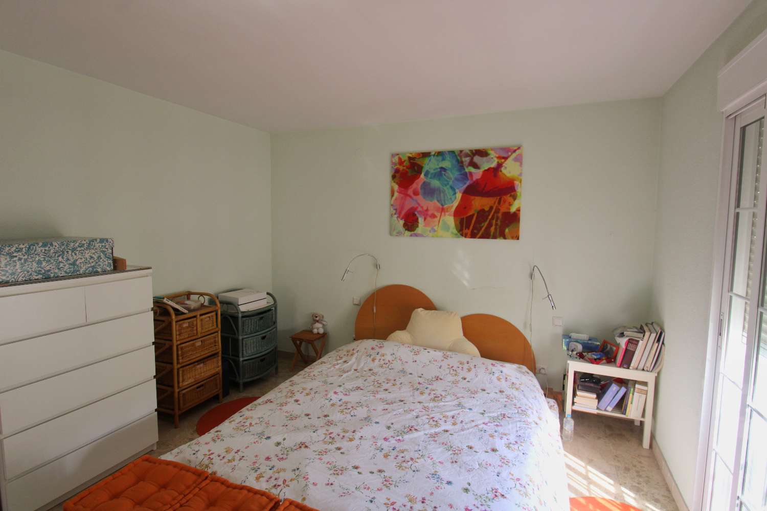 Charming semi-detached house with basement and garden in La Capellanía