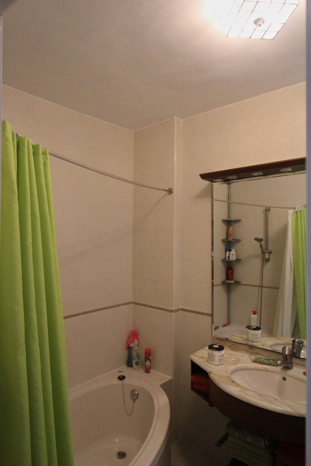Charming semi-detached house with basement and garden in La Capellanía