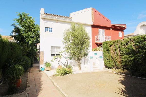 Charming semi-detached house with basement and garden in...