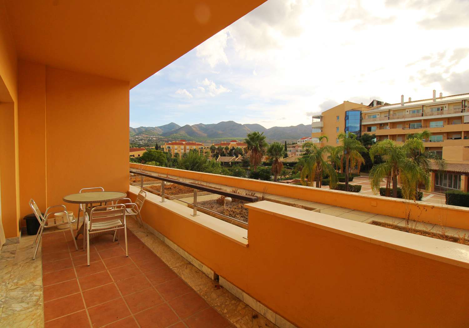 Charmant appartement avec terrasse dans l'urbanisation exclusive Sol Andalusí