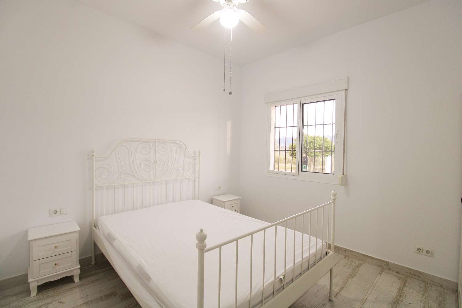 Moderne Doppelhaushälfte mit großem Grundstück und spektakulärer Aussicht zu vermieten