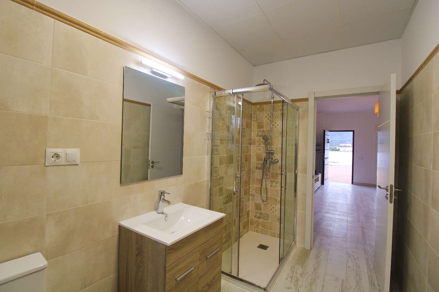 Moderne Doppelhaushälfte mit großem Grundstück und spektakulärer Aussicht zu vermieten