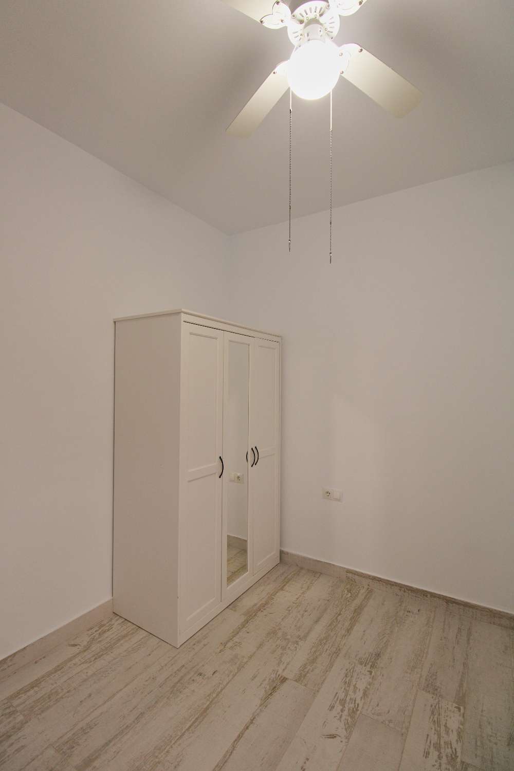 Moderne Doppelhaushälfte mit großem Grundstück und spektakulärer Aussicht zu vermieten