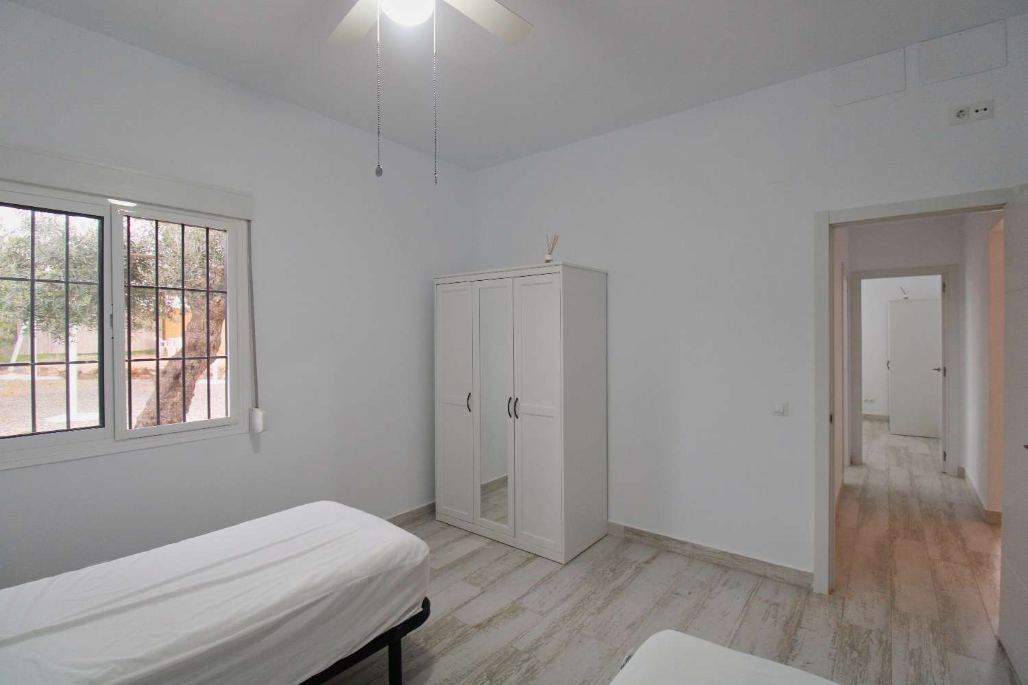 Moderne Doppelhaushälfte mit großem Grundstück und spektakulärer Aussicht zu vermieten