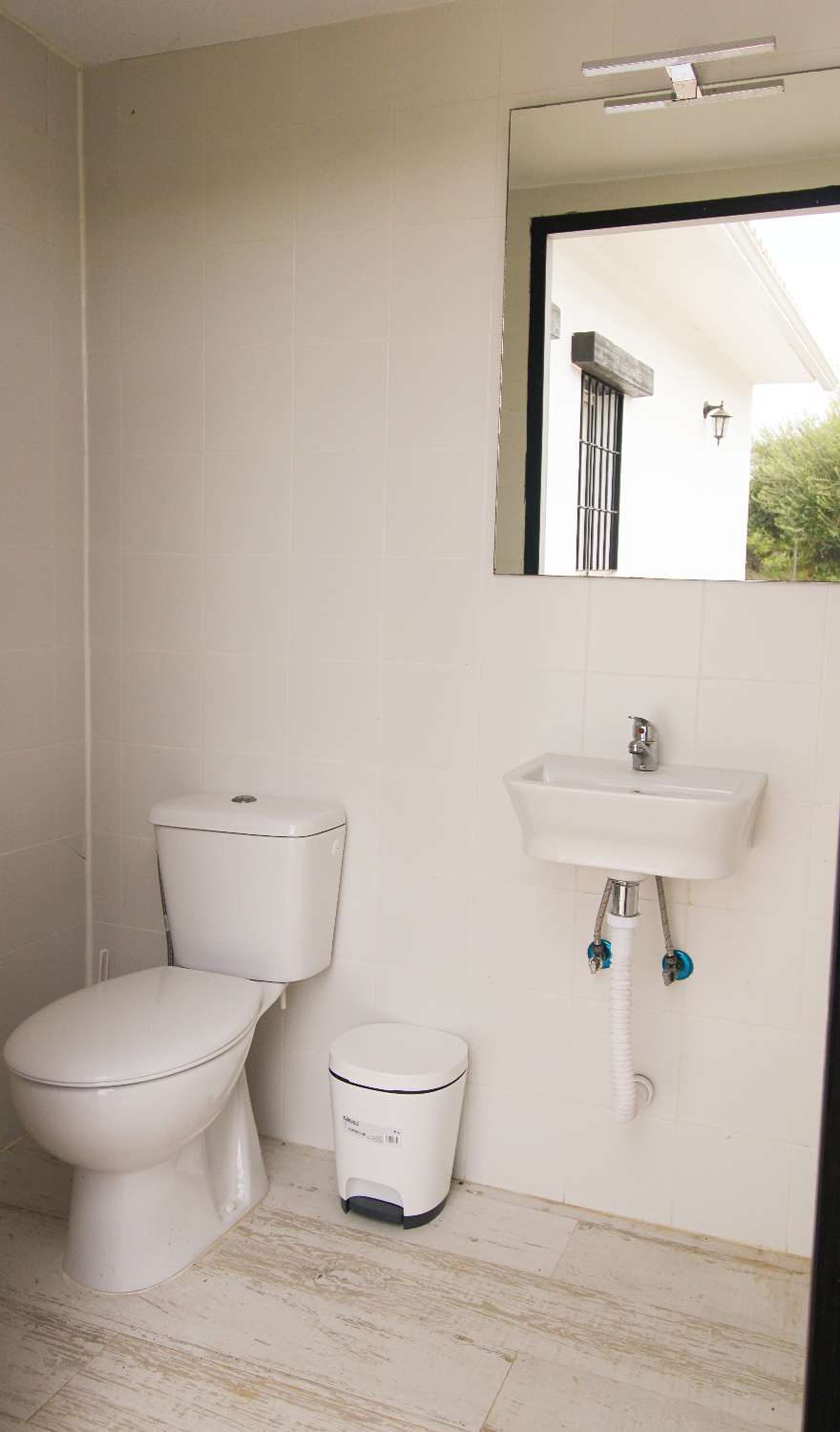 Moderne Doppelhaushälfte mit großem Grundstück und spektakulärer Aussicht zu vermieten