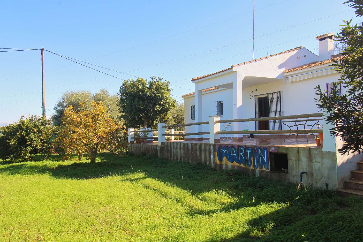 Natural retreat with country house and productive land